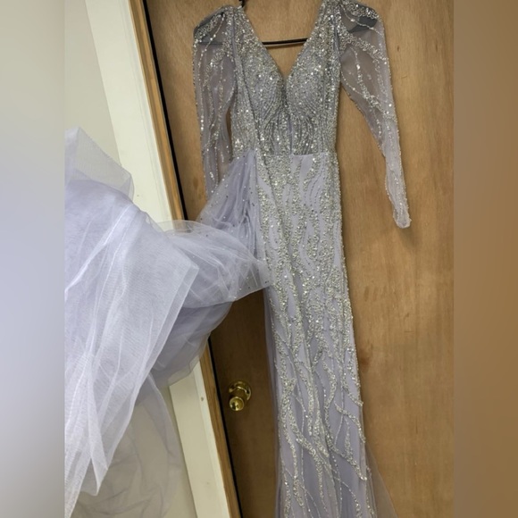 Women fancy wedding dress - Picture 7 of 8